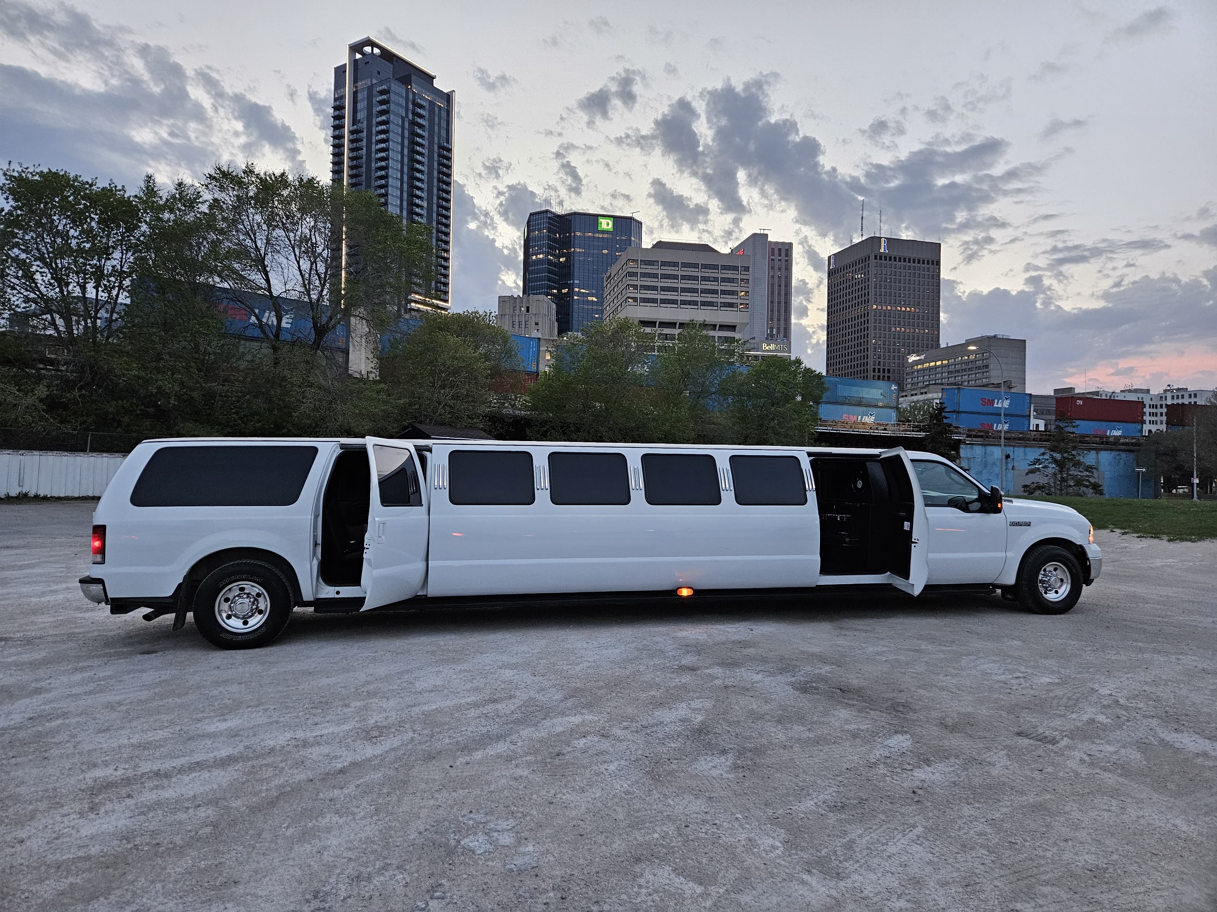 Ford Ultra Stretch Excursion